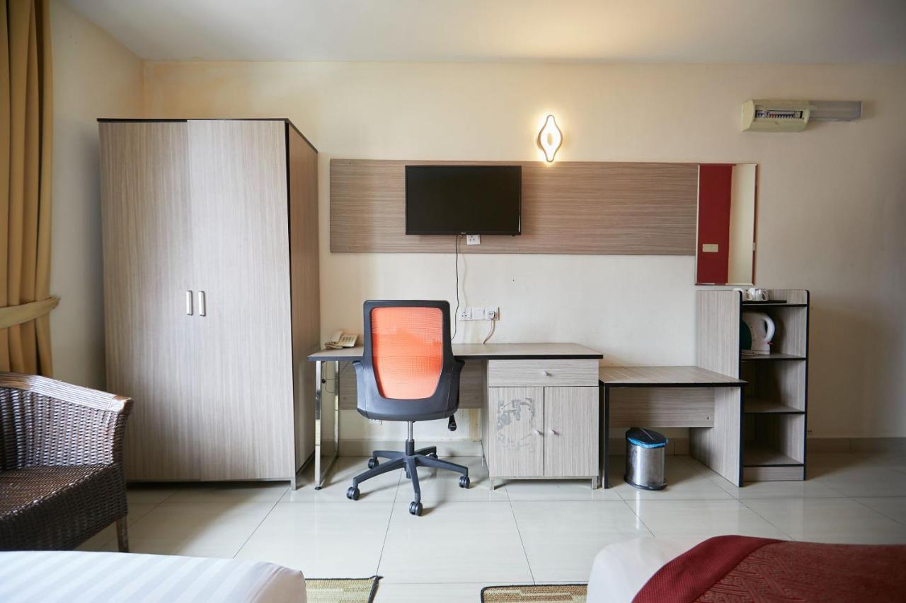 Dolphin Hotel, Chow Kit Kuala Lumpur Bagian luar foto